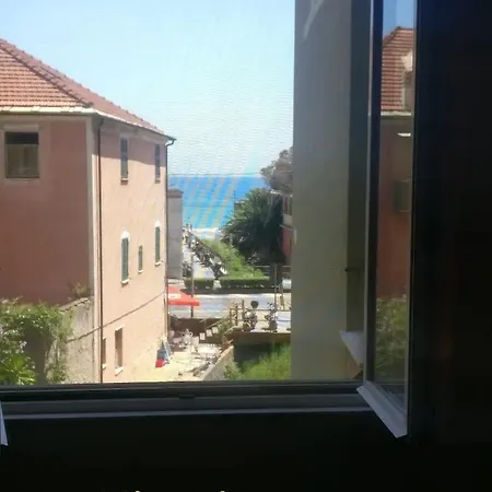 Apartment House Of Fly With Sea View, Front The *